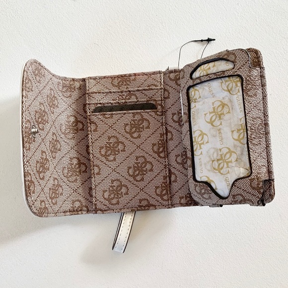 New! GUESS Vintage Skya Phone Wristlet - Picture 8 of 10